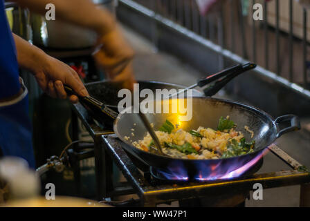 L'alimentation de rue à Bangkok Thaïlande Thai Kitchen manger et apprendre la cuisson tout en billet Banque D'Images