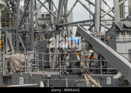 Station Pier, Melbourne, Australie. 13 Septembre, 2019. Le HMAS Melbourne (III) (photo), une frégate lance-missiles, visiter sa ville éponyme de Melbourne, Victoria, pour la dernière fois avant la mise hors service du navire plus tard cette année. Alors qu'à Melbourne, l'équipage du navire tiendra une journée portes ouvertes le dimanche 15 septembre 2019 avec le public invité à venir à bord et visite de la dernière frégate de classe Adélaïde de servir dans la Marine royale australienne. Dave crédit Hewison / Alamy Live News Banque D'Images