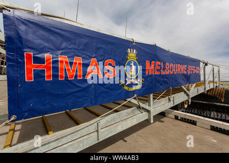 Station Pier, Melbourne, Australie. 13 Septembre, 2019. Le HMAS Melbourne (III) (photo), une frégate lance-missiles, visiter sa ville éponyme de Melbourne, Victoria, pour la dernière fois avant la mise hors service du navire plus tard cette année. Alors qu'à Melbourne, l'équipage du navire tiendra une journée portes ouvertes le dimanche 15 septembre 2019 avec le public invité à venir à bord et visite de la dernière frégate de classe Adélaïde de servir dans la Marine royale australienne. Dave crédit Hewison / Alamy Live News Banque D'Images