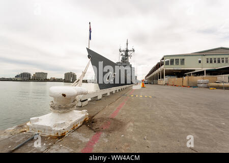 Station Pier, Melbourne, Australie. 13 Septembre, 2019. Le HMAS Melbourne (III) (photo), une frégate lance-missiles, visiter sa ville éponyme de Melbourne, Victoria, pour la dernière fois avant la mise hors service du navire plus tard cette année. Alors qu'à Melbourne, l'équipage du navire tiendra une journée portes ouvertes le dimanche 15 septembre 2019 avec le public invité à venir à bord et visite de la dernière frégate de classe Adélaïde de servir dans la Marine royale australienne. Dave crédit Hewison / Alamy Live News Banque D'Images