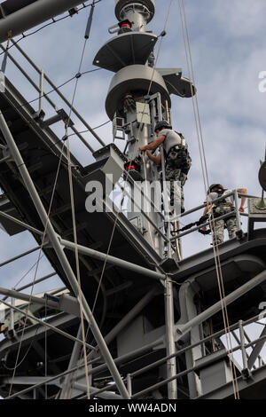 Station Pier, Melbourne, Australie. 13 Septembre, 2019. Le HMAS Melbourne (III) (photo), une frégate lance-missiles, visiter sa ville éponyme de Melbourne, Victoria, pour la dernière fois avant la mise hors service du navire plus tard cette année. Alors qu'à Melbourne, l'équipage du navire tiendra une journée portes ouvertes le dimanche 15 septembre 2019 avec le public invité à venir à bord et visite de la dernière frégate de classe Adélaïde de servir dans la Marine royale australienne. Dave crédit Hewison / Alamy Live News Banque D'Images