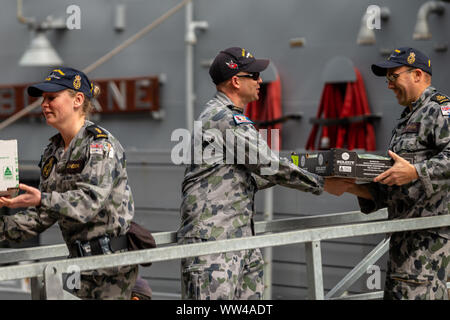 Station Pier, Melbourne, Australie. 13 Septembre, 2019. Le HMAS Melbourne (III) (photo), une frégate lance-missiles, visiter sa ville éponyme de Melbourne, Victoria, pour la dernière fois avant la mise hors service du navire plus tard cette année. Alors qu'à Melbourne, l'équipage du navire tiendra une journée portes ouvertes le dimanche 15 septembre 2019 avec le public invité à venir à bord et visite de la dernière frégate de classe Adélaïde de servir dans la Marine royale australienne. Dave crédit Hewison / Alamy Live News Banque D'Images