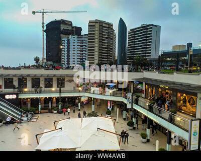 Marriott Hotel Lima et centre commercial Larcomar Miraflores Pérou Banque D'Images