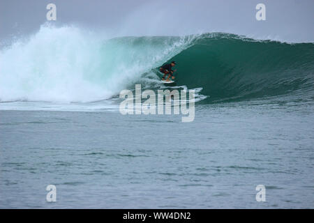 Free surf à Kuta Bali reef Banque D'Images