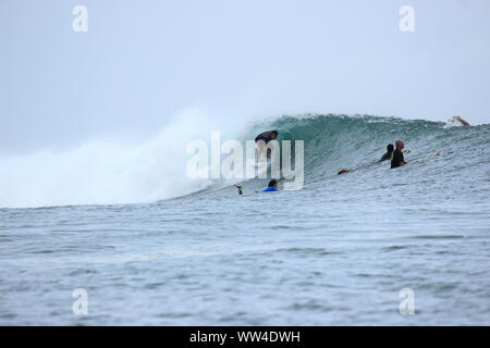 Free surf à Kuta Bali reef Banque D'Images