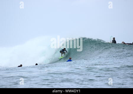 Free surf à Kuta Bali reef Banque D'Images