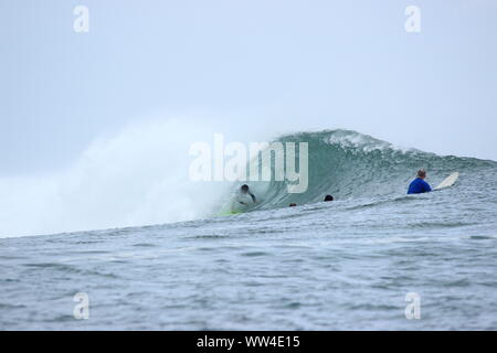 Free surf à Kuta Bali reef Banque D'Images