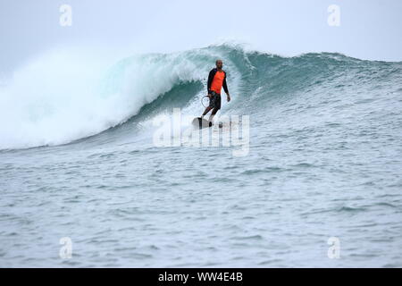 Free surf à Kuta Bali reef Banque D'Images