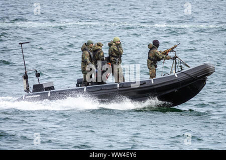 Forces navales spéciales, commando de la Marine allemande en action, mer Baltique Rostock Allemagne, troupes marines allemandes Banque D'Images