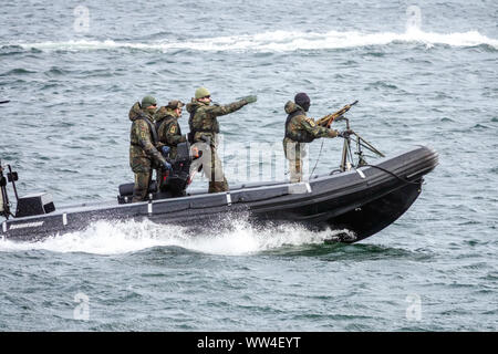 Forces spéciales navales de la marine allemande en action mer Baltique Rostock Allemagne troupes marines allemandes hommes Allemagne exercices militaires troupes Armée Banque D'Images