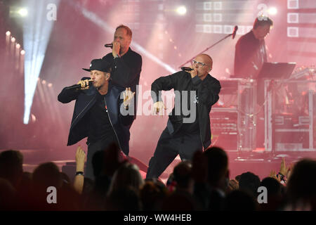 Les Quatre Fantastiques (groupe de musique, groupe de hip hop, les membres sont Michael Bernd Schmidt aka Smudo, Thomas Duerr aka Janitor Thomas D et Michael Beck aka Michi Beck ou Dee Iota Hausmarke) Performance, Concert, scène, spectacle, 25.SWR3 New Pop Festival 2019, la spéciale, l'enregistrement dans le Festspielhaus de Baden Baden sur 12.09.219. Dans le monde d'utilisation | Banque D'Images