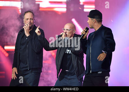 Les Quatre Fantastiques (groupe de musique, groupe de hip hop, les membres sont Michael Bernd Schmidt aka Smudo, Thomas Duerr aka Janitor Thomas D et Michael Beck aka Michi Beck ou Dee Iota Hausmarke) Performance, Concert, scène, spectacle, 25.SWR3 New Pop Festival 2019, la spéciale, l'enregistrement dans le Festspielhaus de Baden Baden sur 12.09.219. Dans le monde d'utilisation | Banque D'Images