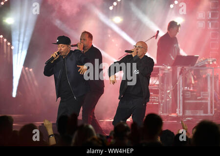 Les Quatre Fantastiques (groupe de musique, groupe de hip hop, les membres sont Michael Bernd Schmidt aka Smudo, Thomas Duerr aka Janitor Thomas D et Michael Beck aka Michi Beck ou Dee Iota Hausmarke) Performance, Concert, scène, spectacle, 25.SWR3 New Pop Festival 2019, la spéciale, l'enregistrement dans le Festspielhaus de Baden Baden sur 12.09.219. Dans le monde d'utilisation | Banque D'Images