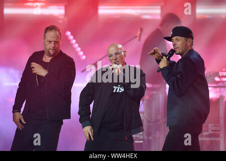 Les Quatre Fantastiques (groupe de musique, groupe de hip hop, les membres sont Michael Bernd Schmidt aka Smudo, Thomas Duerr aka Janitor Thomas D et Michael Beck aka Michi Beck ou Dee Iota Hausmarke) Performance, Concert, scène, spectacle, 25.SWR3 New Pop Festival 2019, la spéciale, l'enregistrement dans le Festspielhaus de Baden Baden sur 12.09.219. Dans le monde d'utilisation | Banque D'Images