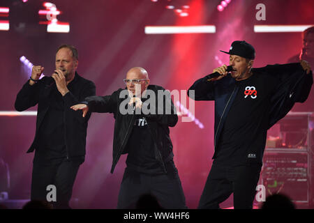 Les Quatre Fantastiques (groupe de musique, groupe de hip hop, les membres sont Michael Bernd Schmidt aka Smudo, Thomas Duerr aka Janitor Thomas D et Michael Beck aka Michi Beck ou Dee Iota Hausmarke) Performance, Concert, scène, spectacle, 25.SWR3 New Pop Festival 2019, la spéciale, l'enregistrement dans le Festspielhaus de Baden Baden sur 12.09.219. Dans le monde d'utilisation | Banque D'Images