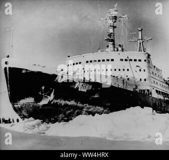 Lénine, brise-glace soviétique à propulsion nucléaire, cercle arctique, 1961 Banque D'Images