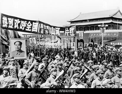 Parade, la place Tienanmen, à Beijing, Chine, 1968 Banque D'Images