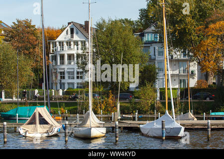 Villas Alster et le port de plaisance de l'Schüller¶ne Suedtor dans Uhlenhorst, Hambourg. Banque D'Images