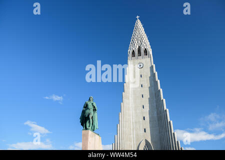 L'église Hallgrimskirkja à Reykjavik, Islande Banque D'Images