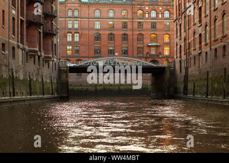 KannengieÃŸerort Wandrahmsfleet au pont. Voyage Canal Hambourg. Banque D'Images