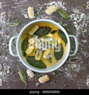 Gnocchi à la sauge beurre Banque D'Images