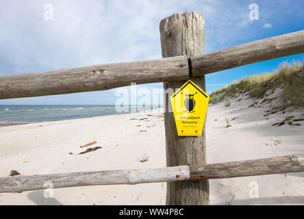 Signer avec owl pour symbole National Park, côte de la mer Baltique, DarÃŸer Ort près de Prerow, DarÃŸ, 116 SS-Zingst, Poméranie occidentale Lagoon Salon National Park, Schleswig-Holstein, Allemagne Banque D'Images