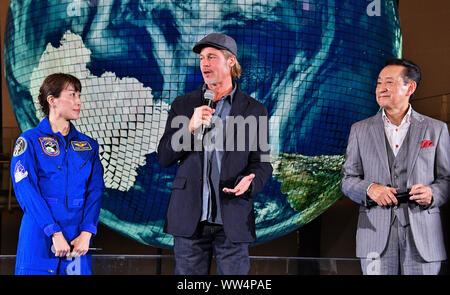 Tokyo, Japon. Sept 12, 2019. (L-R) ancien astronaute Naoko Yamazaki, Brad Pitt et ancien astronaute Mamoru Mouri assister à la conférence de presse de 'Ad Astra' au Musée National des Sciences Émergentes et de l'innovation, Miraikan à Tokyo, Japon le 12 septembre 2019. Credit : AFLO/Alamy Live News Banque D'Images
