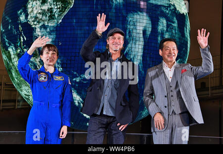 Tokyo, Japon. Sept 12, 2019. (L-R) ancien astronaute Naoko Yamazaki, l'acteur Brad Pitt et ancien astronaute Mamoru Mouri assister à la conférence de presse de 'Ad Astra' au Musée National des Sciences Émergentes et de l'innovation, Miraikan à Tokyo, Japon le 12 septembre 2019. Credit : AFLO/Alamy Live News Banque D'Images