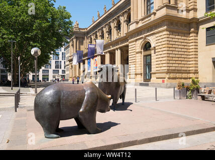 Sculptures en Bronze Bull and Bear sur le stock market square, Francfort sur le Main, Hesse, Allemagne Banque D'Images