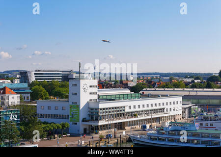 Musée Zeppelin à Friedrichshafen au lac de Constance, port, vue de la tour de mole, en Haute Souabe, région du lac de Constance, Bade-Wurtemberg, Allemagne Banque D'Images