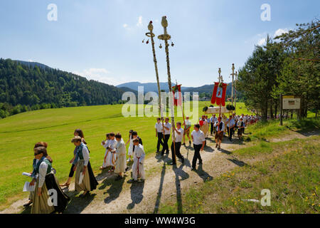 Procession du Corpus Christi avec Prangstangen, Rohr im Gebirge, Industrieviertel, Basse Autriche, Autriche Banque D'Images