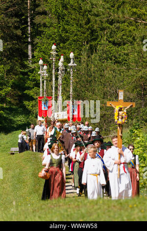 Procession du Corpus Christi avec Prangstangen, Rohr im Gebirge, Industrieviertel, Basse Autriche, Autriche Banque D'Images