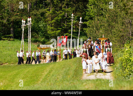 Procession du Corpus Christi avec Prangstangen, Rohr im Gebirge, Industrieviertel, Basse Autriche, Autriche Banque D'Images