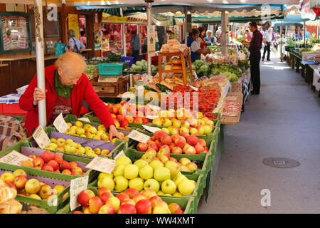 Marché de producteurs sur la Kaiser-Josef-Platz, Graz, en Styrie, Autriche Banque D'Images