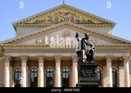 Monument Maximilien II Joseph, opéra, théâtre national, opéra d'État de Bavière, Max Joseph square, du centre-ville, Munich, Haute-Bavière, Bavière, Allemagne Banque D'Images