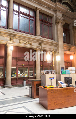 Barcelone, Espagne - 10 mai 2019 : le bureau principal de la poste et des Télégraphes en Espagne, à Barcelone. C'est un abarrocado classicis Banque D'Images