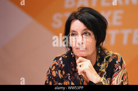 Garmisch Partenkirchen, en Allemagne. 13 Sep, 2019. Le sous-chef de faction Kerstin Radler prendra la parole à la PK après la finale réunion privée du parlement de l'état des électeurs de faction. La retraite de l'automne du 11 au 13 septembre 2019 a porté sur le tourisme dans les Alpes bavaroises, politique de sécurité transatlantique, l'avenir de l'Union européenne et de sauvetage en mer ainsi qu'un accord de paix entre les zones urbaines et rurales. Credit : Angelika Warmuth/dpa/Alamy Live News Banque D'Images