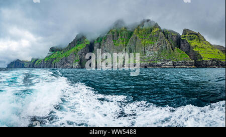 Falaises de Vestmanna panorama spectaculaire dans les Îles Féroé Banque D'Images