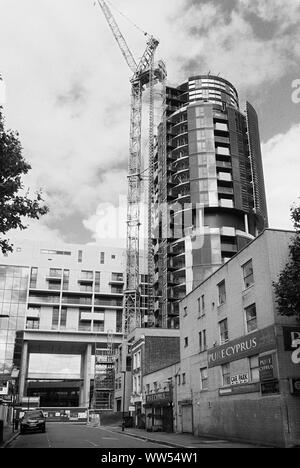 La nouvelle ville Amérique du complexe d'appartements de luxe en construction à Finsbury Park, au nord de Londres, vu de Fonthill Road Banque D'Images