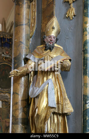 Statue de Saint sur l'autel du couronnement de la Vierge Marie dans l'église de Sainte Marie Madeleine à Cazma, Croatie Banque D'Images