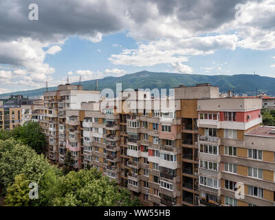 Ère communiste les immeubles à appartements en face de la montagne Vitosha, Sofia, Bulgarie Banque D'Images