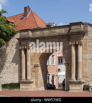 Heger porte dans la vieille ville, Memorial, OsnabrÃ¼ck, Basse-Saxe, Allemagne, Europe Banque D'Images