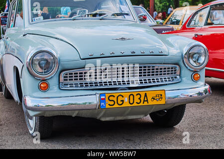 Lviv, Ukraine, le 5 juin 2016 : Old vintage light blue car Wartburg 313 circa 1958 Parution en Allemagne. Banque D'Images