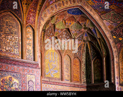 Intérieur de la mosquée de Wazir Khan Banque D'Images