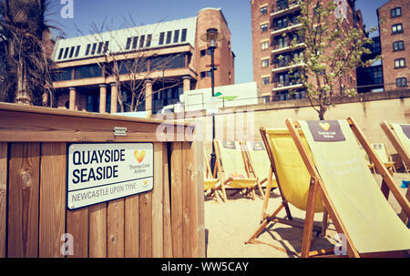 NEWCASTLE Upon Tyne, Angleterre, Royaume-Uni - Mai 08, 2018 : transats au bord de Thomas Cook sur le lieu avec Newcastle Quayside Newcastle la Crown Court Banque D'Images