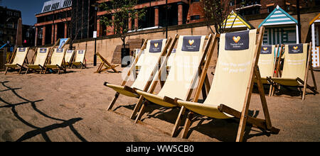 NEWCASTLE Upon Tyne, Angleterre, Royaume-Uni - Mai 08, 2018 : transats au bord de Thomas Cook sur le site Newcastle Quayside. Banque D'Images