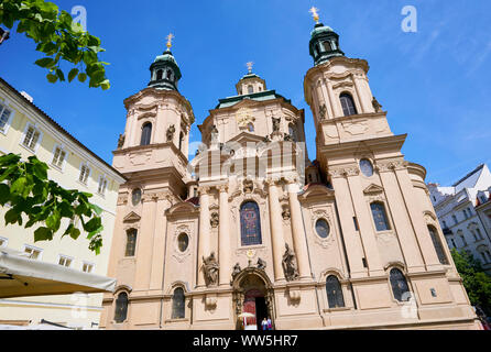 Eglise de Saint Ignace à Karlovo namestí, place Charles. Prague, République Tchèque, Europe Banque D'Images