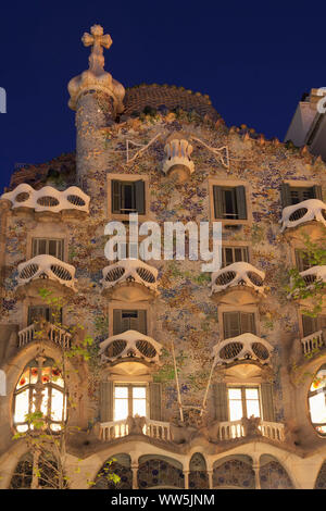 Casa Batllo, du patrimoine culturel mondial de l'UNESCO, le modernisme, l'architecte Antoni Gaudi, Eixample, Barcelone, Catalogne, Espagne Banque D'Images