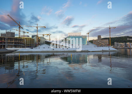 Oslo, Norvège - 7 mai 2017 : Oslo Opera House au fjord d'Oslo, Norvège en ville. Banque D'Images