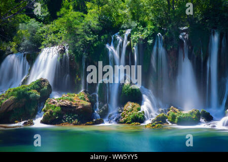 Cascade sur la rivière Trebizat Kravica River, Bosnie-Herzégovine Banque D'Images